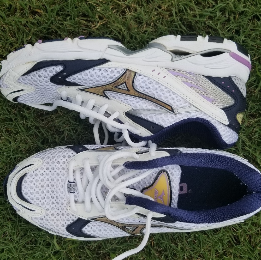 Muzuno Wave Runner Shoes Size 7.5 Womens